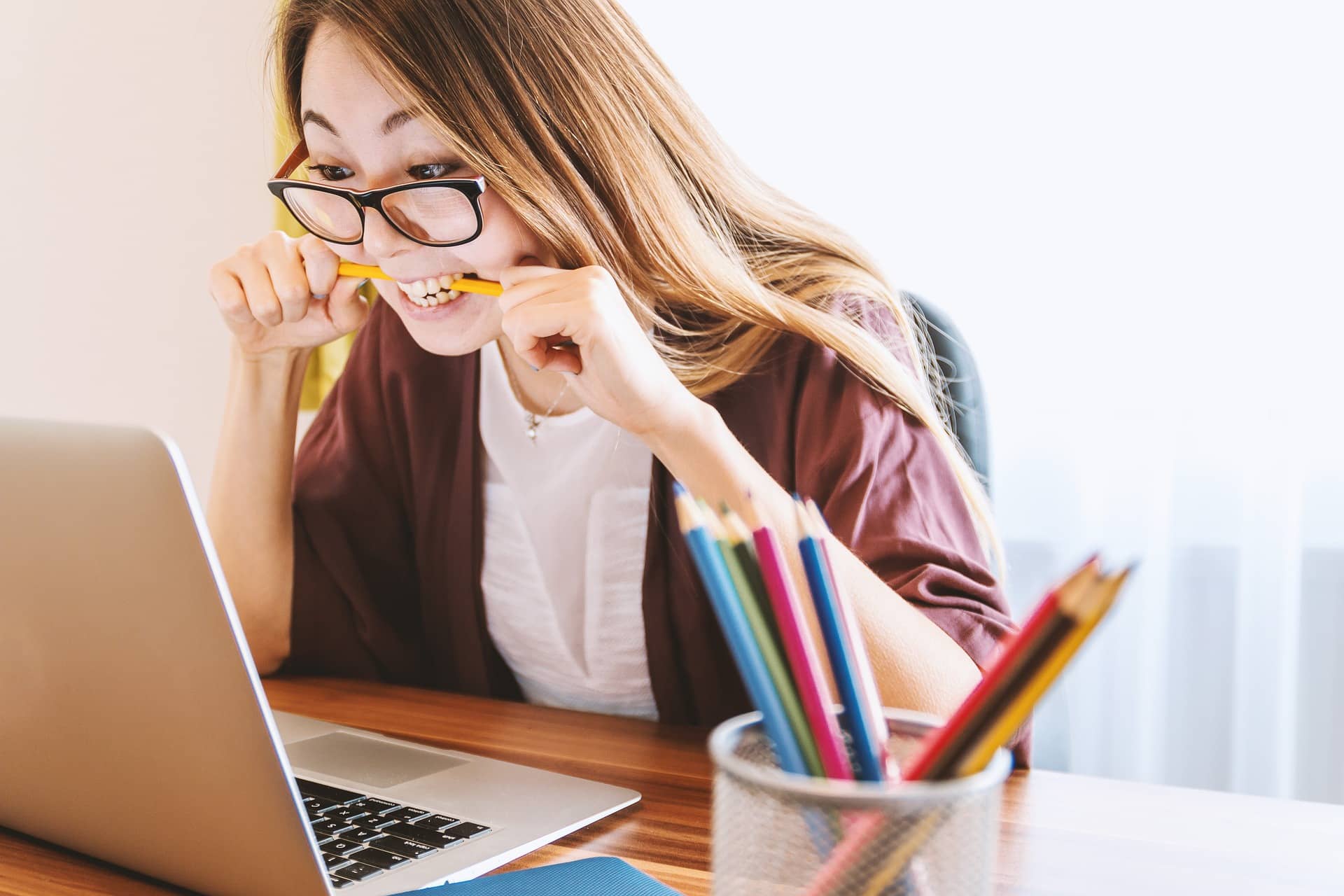 Girl struggling to elaborate on her descriptive words essay